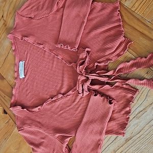 Urban outfitters rust tie front v neck ruffle crop top women's small